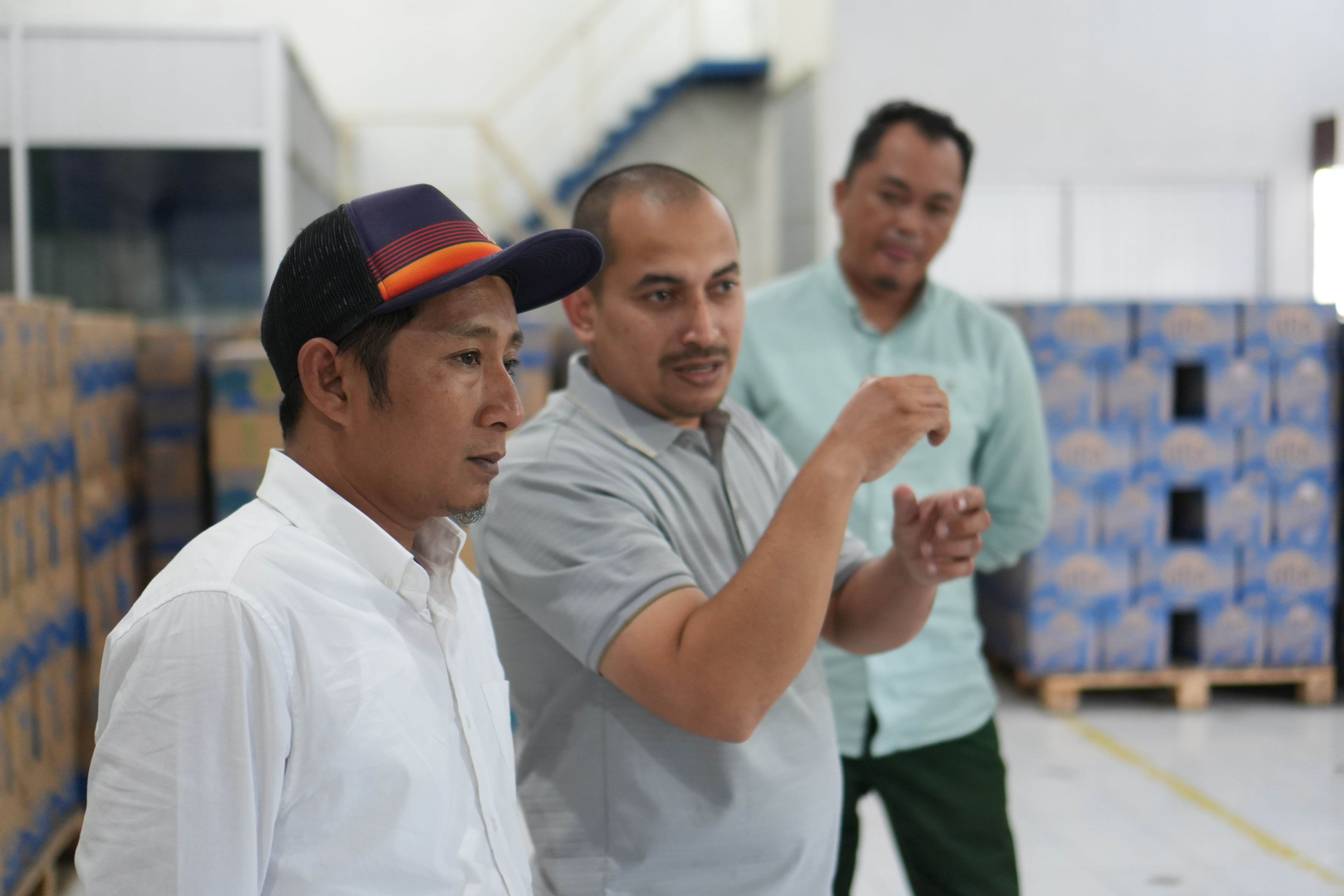 Diskusi kepemimpinan dan manajemen HST di gudang